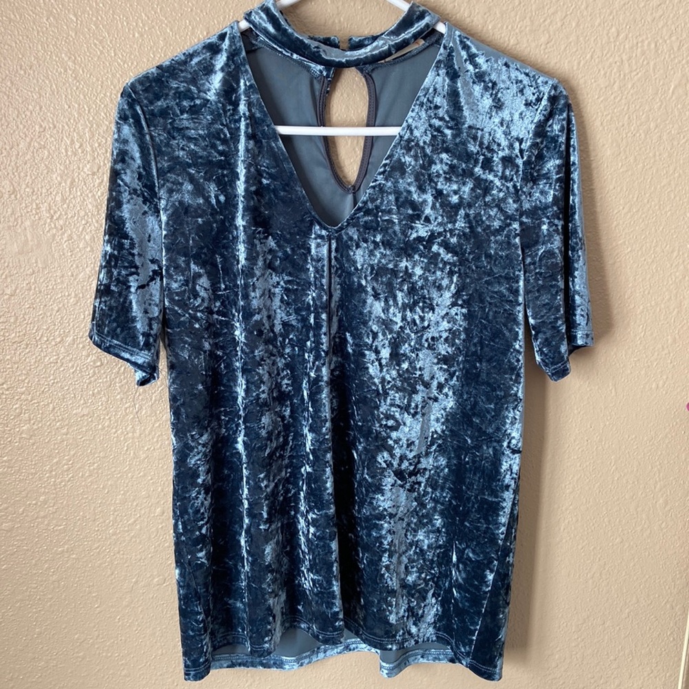 Hummingbird blue velvet keyhole short sleeve choker tee shirt